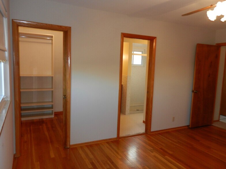 Building Photo - 5819 Oak Branch Dr