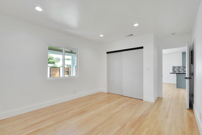 Building Photo - STUNNING 3BR + 2BR HOUSE IN SYLMAR AVALABL...