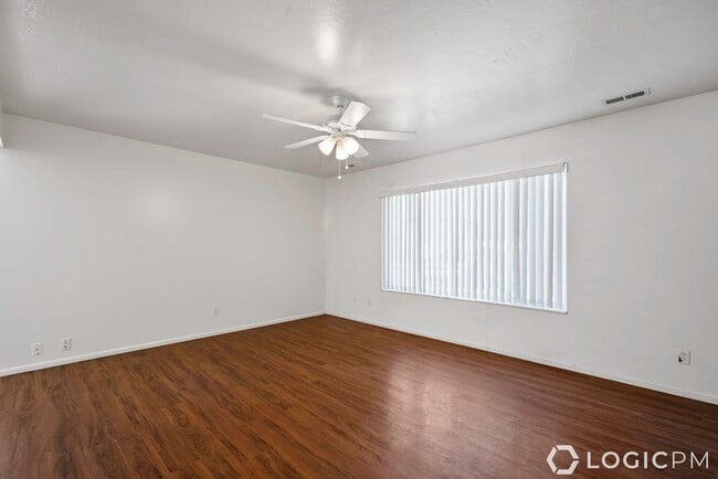 Building Photo - Stunning Row-End Townhome In Great Location!