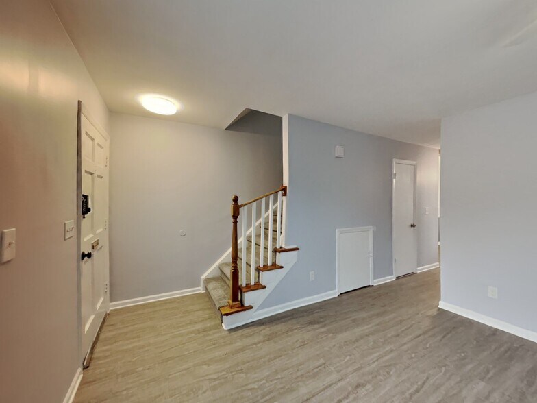 Building Photo - 3125 Colonial Way