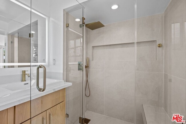 Building Photo - 9315 Lloydcrest Dr