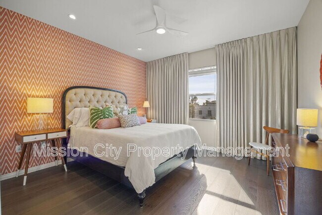 Building Photo - 569 E Montecito St