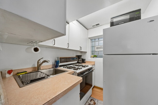 Building Photo - 2818 N Ashland Ave