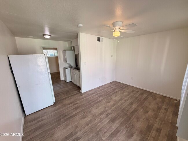 Building Photo - 6802 W Glendale Ave