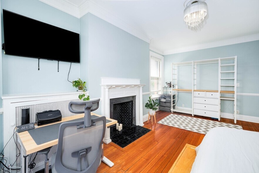 Building Photo - 1064 Beacon St