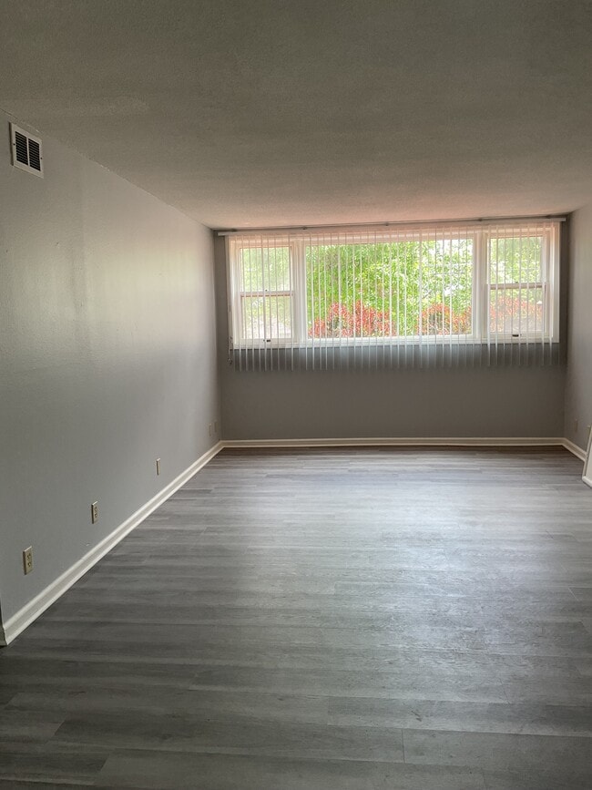 Building Photo - Chalet South