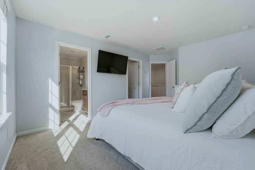 Building Photo - 838 Dean Dr