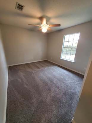 Building Photo - 852 Ladner Dr