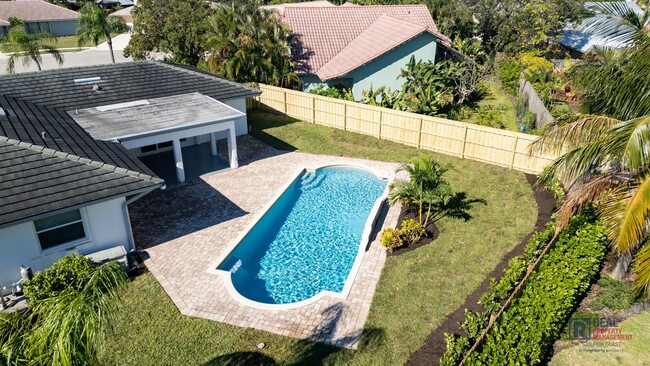 Building Photo - Beautifully renovated Tequesta POOL home 3...