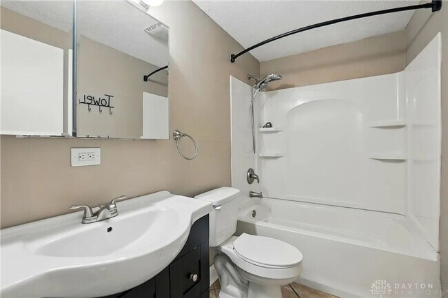 Building Photo - Charming 2BR Condo in Heart of Centerville