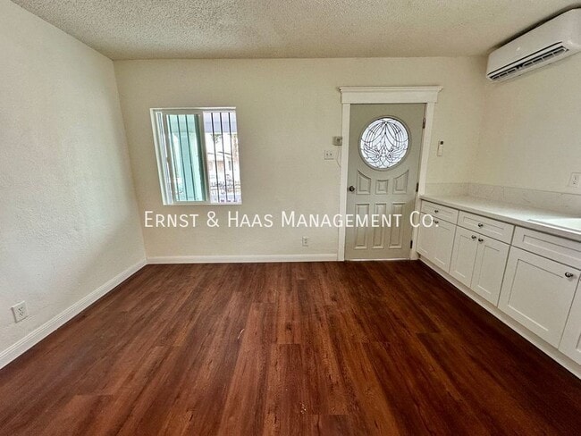 Building Photo - Fantastic 3 Bedroom Duplex Near Poly High ...