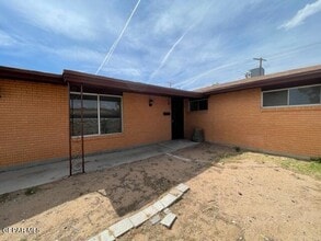 Building Photo - 3031 Van Buren Ave
