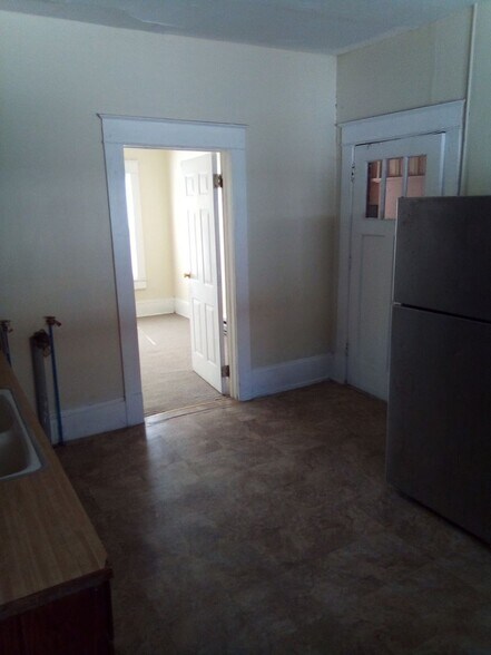 Building Photo - 2705 E Market St