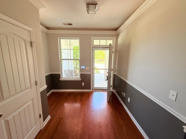 Building Photo - 915 Oglethorpe Dr