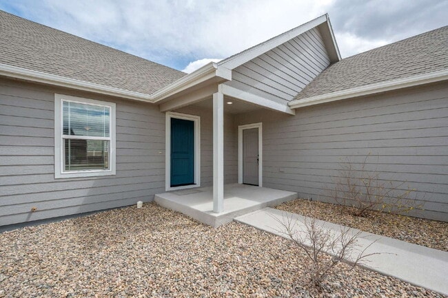 Building Photo - Like New Single Family Home!