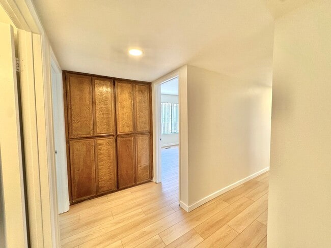 Building Photo - AVAILABLE NOW: BIG College Area Townhome 4bd/2.5ba HUGE garage, AC, pool, W/D