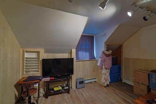 Building Photo - 18 Maples Ln