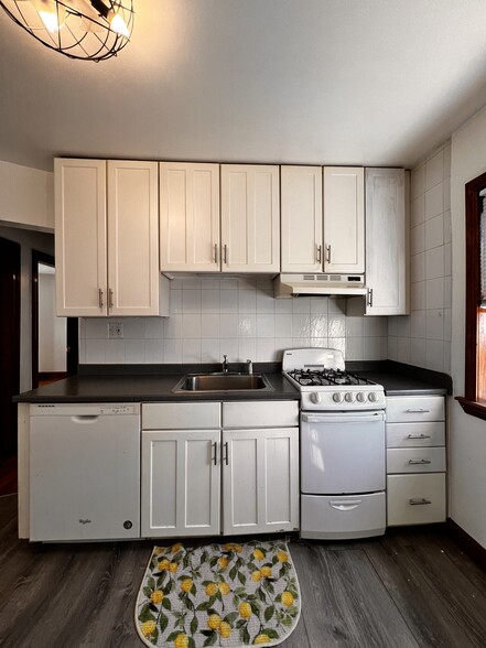 Building Photo - 97 1st St