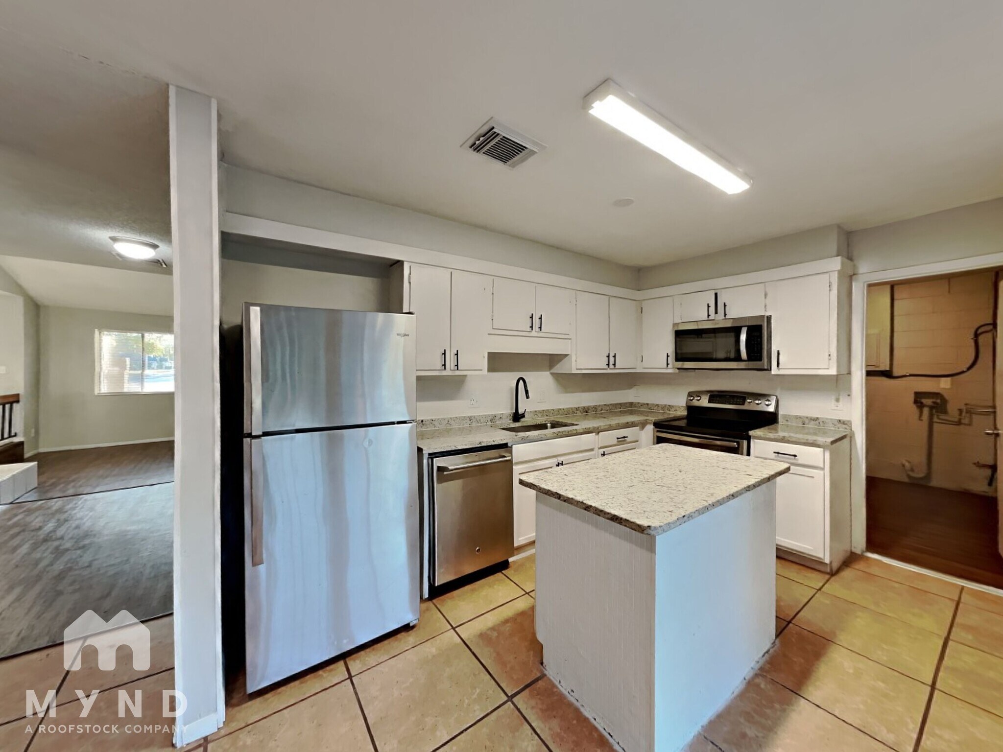 Building Photo - 1060 Huntington Ct