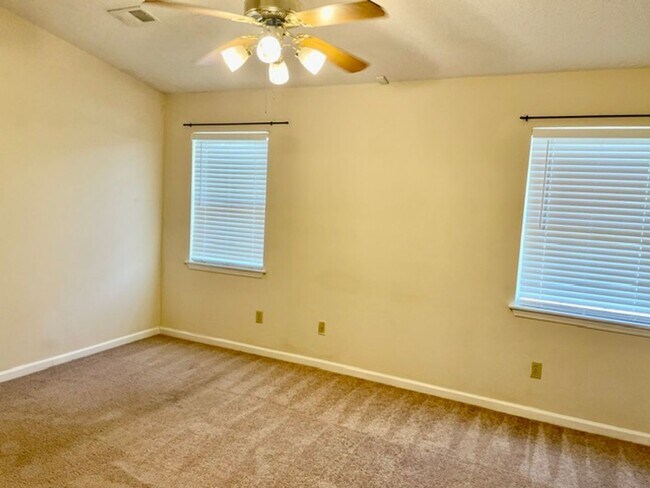 Building Photo - 1428 Southern Gardens Dr
