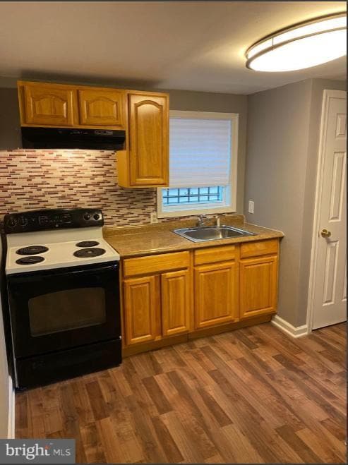 Building Photo - 613 E 12th St