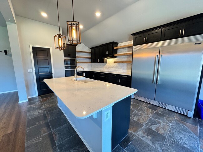 Building Photo - 1104 Black Mesa Rd