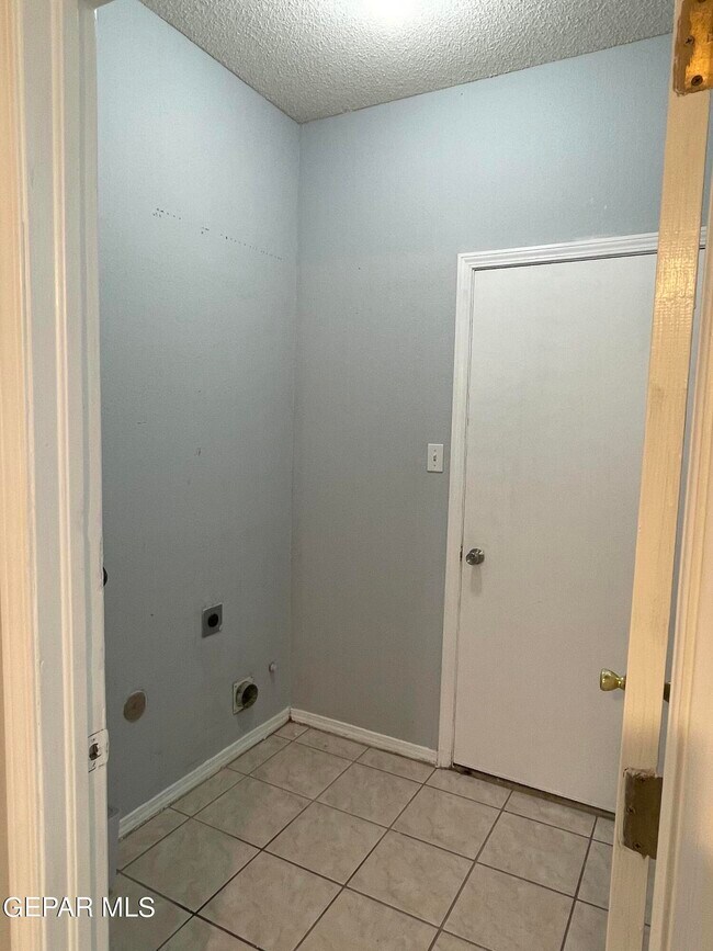 Building Photo - 3701 Trina Pl