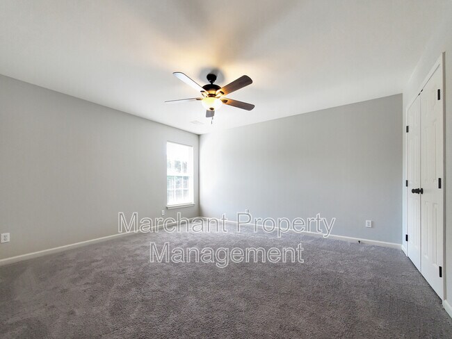 Building Photo - 15 Silverthorn Ct