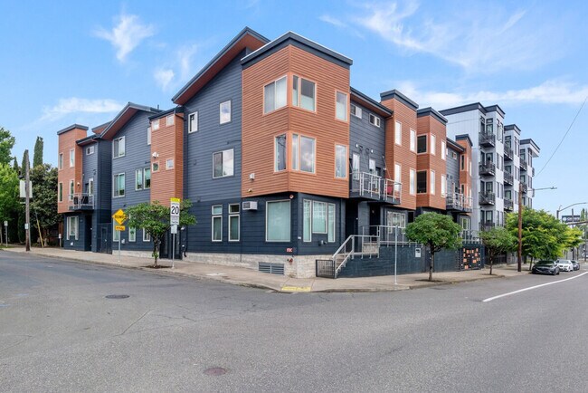 Building Photo - 1607 NW Davis St