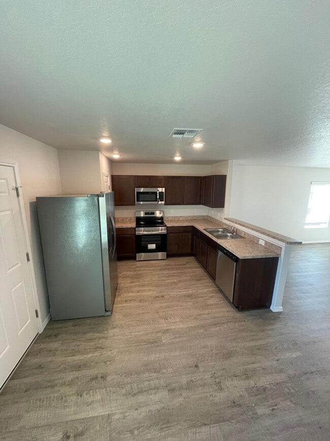 Building Photo - NO HIDDEN FEES! Three Bedroom | Two Bath Home in Legend Pond