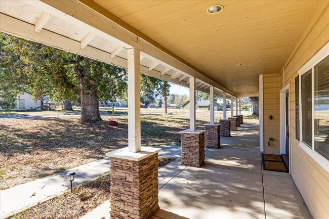 Building Photo - Stallion Springs Home!