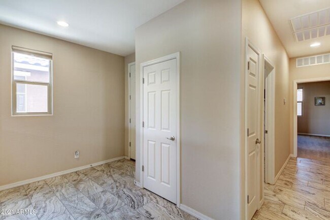 Building Photo - 40876 W Tamara Ln