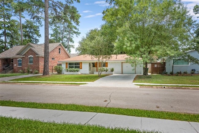 Building Photo - 6023 Pineshade Ln