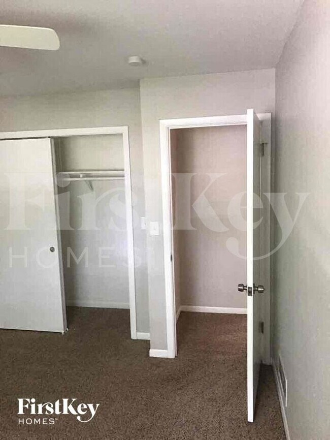 Building Photo - 2S383 Riverside Ave