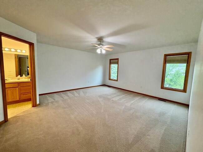 Building Photo - 565 Ironwood Way