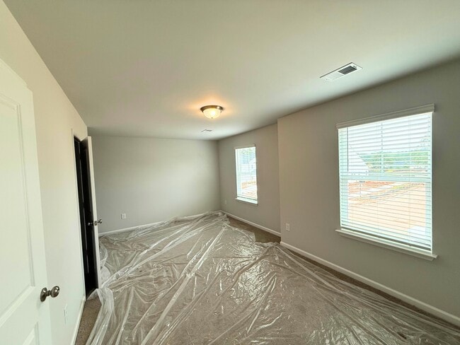 Building Photo - 144 Gervais Cir