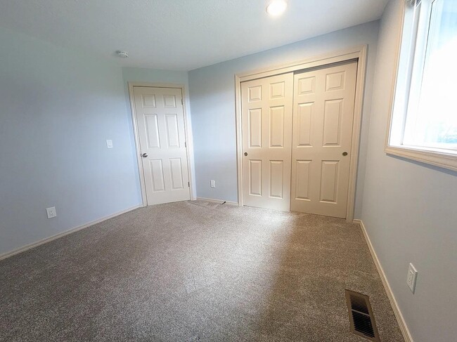 Building Photo - 566 Sunwood Dr NW