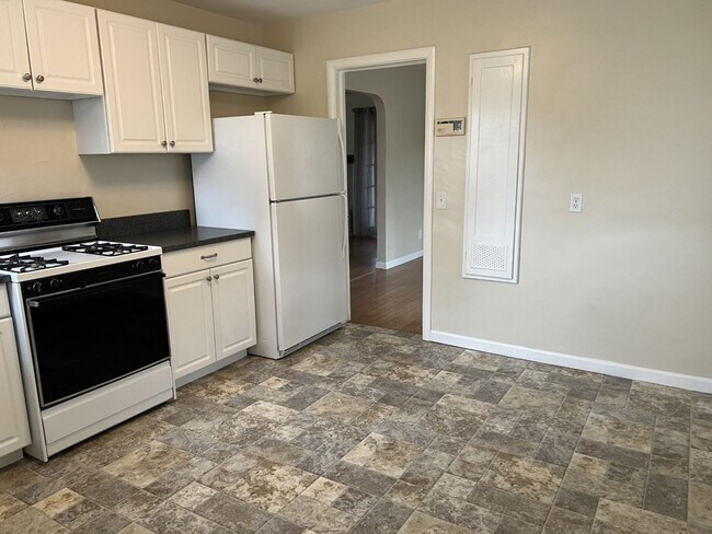 Building Photo - 2 Bedroom Home in Anderson - MUST SEE