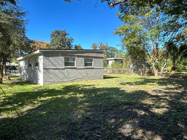 Building Photo - 10503 De Paul Dr