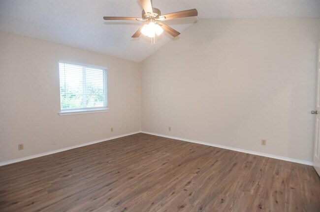 Building Photo - 925 Chisholm Cove