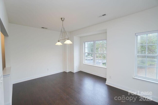 Building Photo - 9858 Treeside Ln