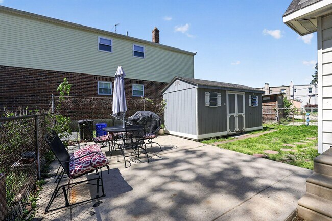 Building Photo - 47 E Madison Ave