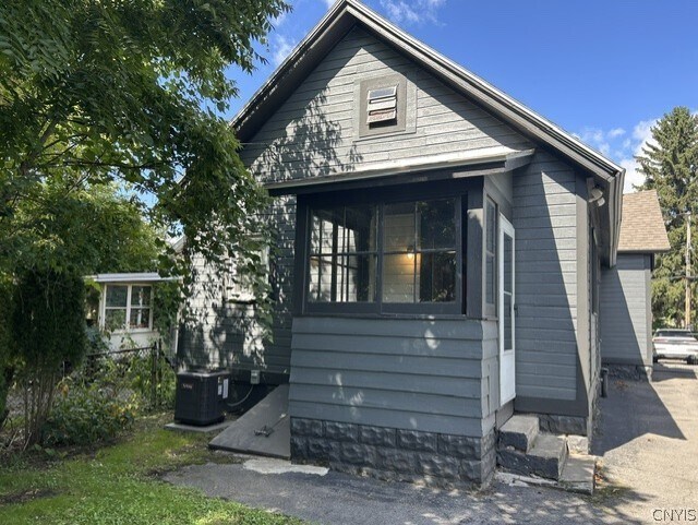 Building Photo - 729 Otisco St