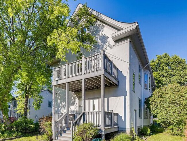 Building Photo - 815 Logan Ave N