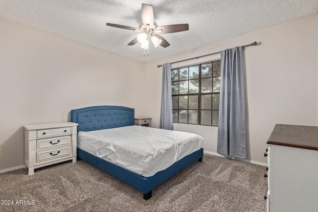 Building Photo - 921 W University Dr