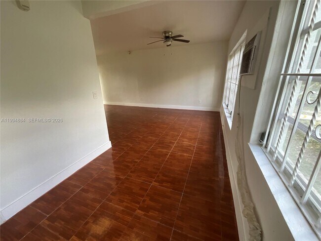 Building Photo - 661 NE 138th St