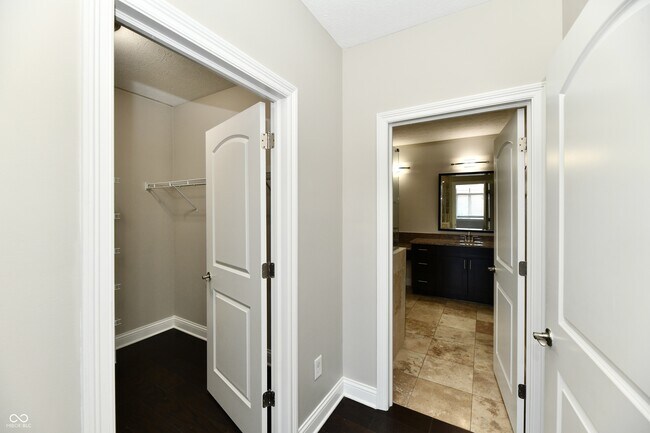 Building Photo - 8555 One W Dr