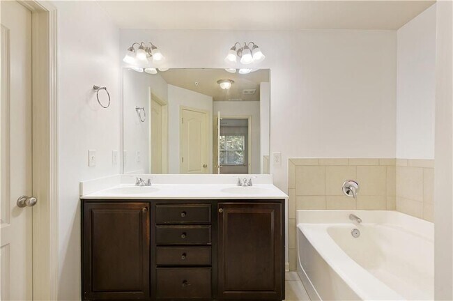 Building Photo - 2249 Knoxhill View