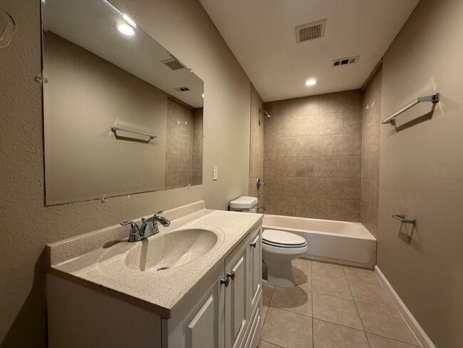 Building Photo - 3406 Milbrad St