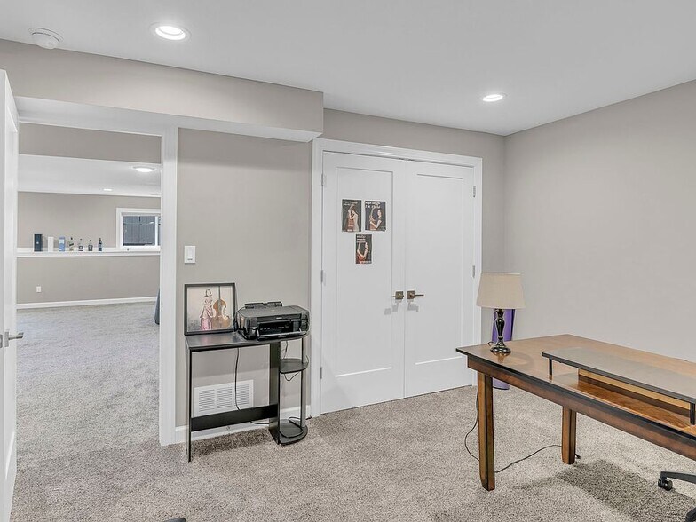 Building Photo - 6315 Rockaway Dr
